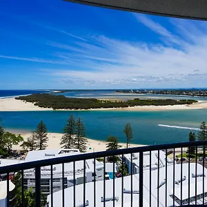centrepoint-holiday-apartments-caloundra.queenslandhotels.net/